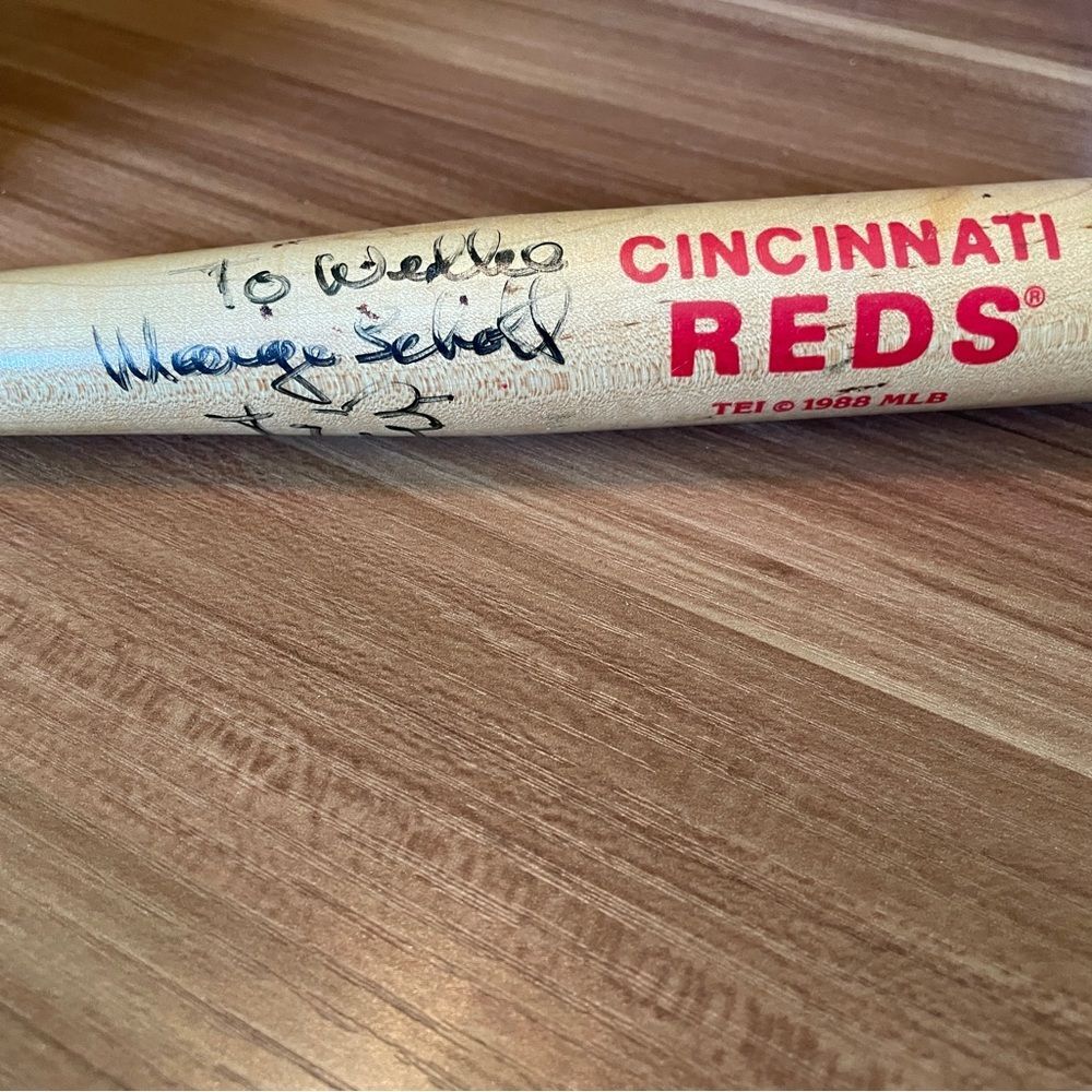 Autographed Marge Schott Cincinnati Reds Mini Bat - Picture 7 of 7